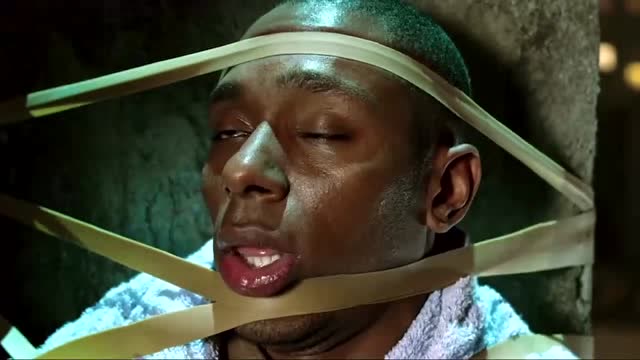 小伙不幸被外星人活捉,点评对方的诗才能活命,结果却拍错了马屁