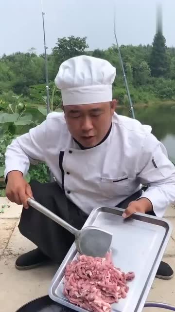 夏天太热了,东北二鹏做一道凉菜去去火,一般人肯定没吃过!