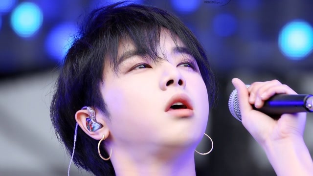 华晨宇评论热巴的唱功语塞,热巴的一个反应暴露了她的高情商