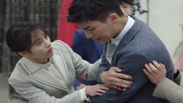 林九歌喜提纱厂老板娘,青雕却来刺杀九歌,龙天羽为保护九歌受伤