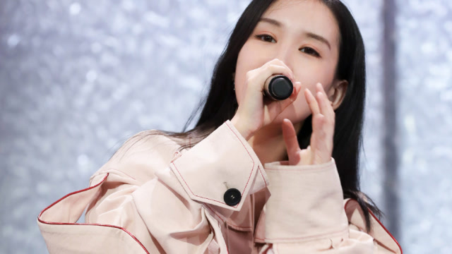 苏北北微笑唱出自己的心酸,广州漂泊太辛苦,毛不易点头表认可!