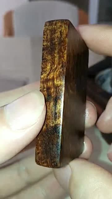 巴布亚玉化细龙鳞无事牌