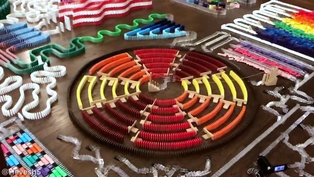 强迫症福利32000个多米诺骨牌的极致玩法