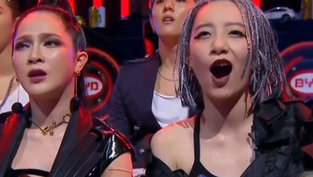 去国外"砸场子"的华语歌手,一开嗓震惊全场!网友:上演开口跪