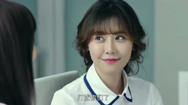 警察锅哥:简凡正和女友吃饭,哪料一位美女找上门,这解释不清了