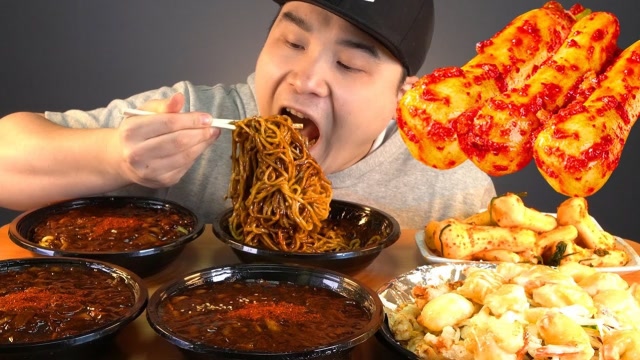 韩国大胃王胖哥,吃炸酱面 糖醋肉 奶油虾 泡菜,吃得太过瘾了