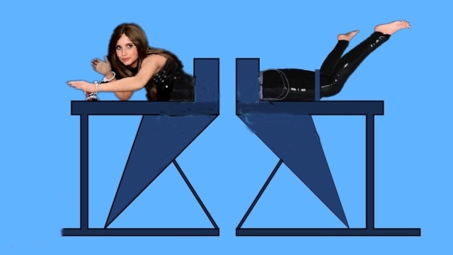 魔术师竟把美女分割成两半?死盯着也看不穿!