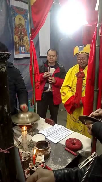 贵州大方县农村丧事道场敲锣吹打送先人