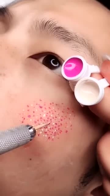 现在的女生都开始纹腮红了一针针扎进去的颜色,真的会好看吗