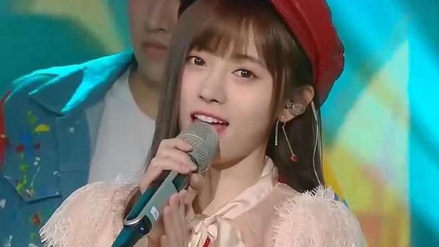 鞠婧祎搭档尤长靖合唱《远走高飞》,神仙组合超养眼,现场观众惊叫连连