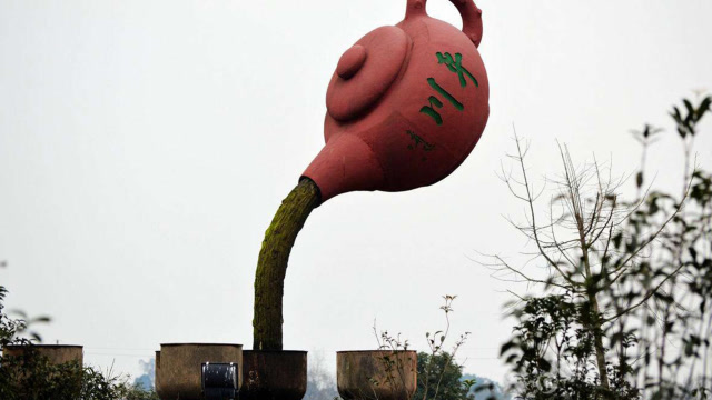 神奇的悬空茶壶不停的倒水,你知道它现在是什么样子吗?