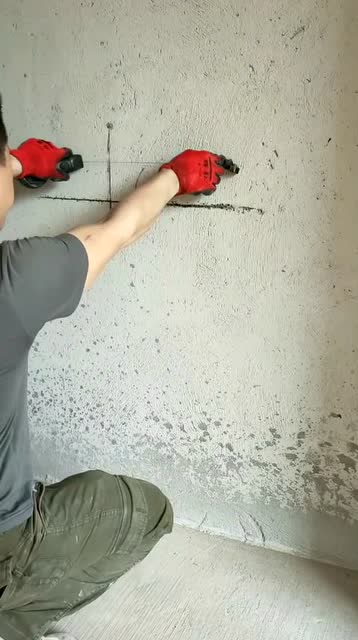 弹线是为了让开槽师傅开的更标准,后期省了自己修槽的麻烦