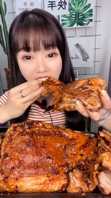 大胃王萱萱吃播羊排拿着咔咔就造太美味了馋到你了吗