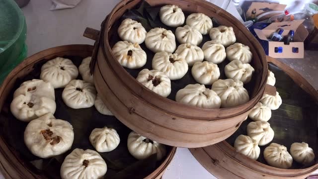 湖北农村:农家做的包子出笼啦,色香味俱全!