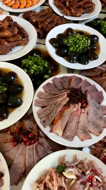 农村的大席菜,爬满了苍蝇,给钱也不敢吃!