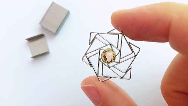 手工diy:订书针秒变小小艺术品,两分钟轻松掌握神技能