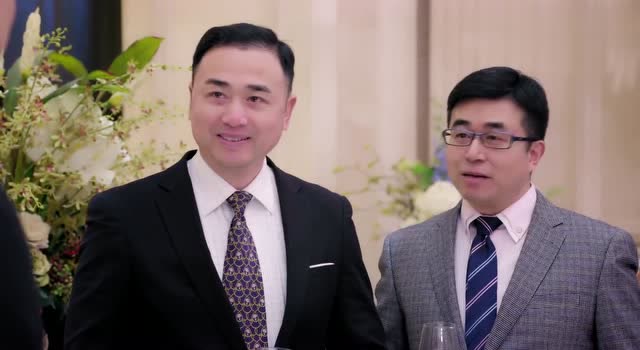 漂洋过海来看你:严晓秋为唐明解围,还得到长辈认可,真让人佩服