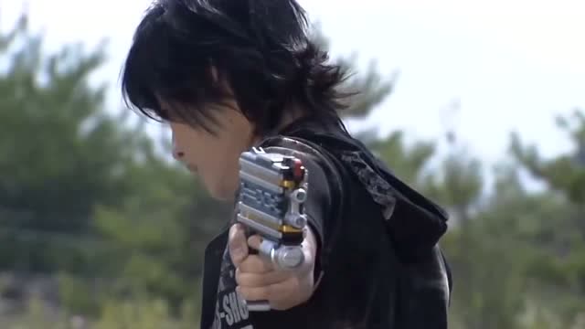 假面骑士帝骑大修卡向王小明下了战书明明知道会死他还是决定拼死一战