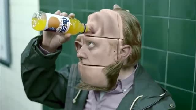 人头魔方,换做是我可能转整整一天也转不正!