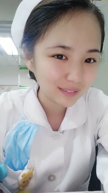 美女护士医院里自拍,笑起来的那一刻,我感觉我要结婚了!