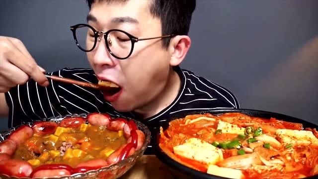 韩国大叔吃播,简简单单的豆腐汤吃出了山珍海味,网友:吃货的最高境界!