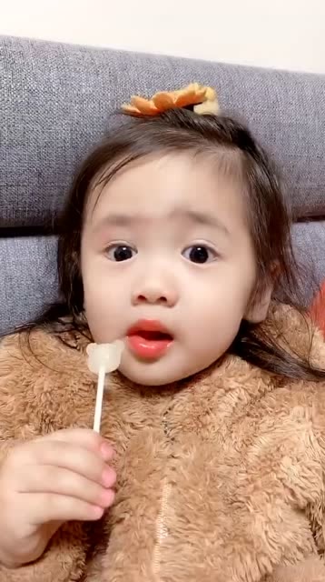 谁家的闺女太可爱了,"抖眉舞"更是一绝