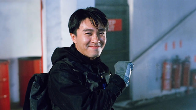 逃学威龙2:星爷徒手抓子弹,达叔化身魔鬼终结者,太刺激了