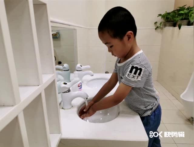 小朋友洗手了