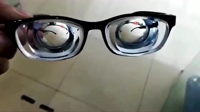 4000度的近视镜片是什么样的,看到这样的厚度,以后再也不敢熬夜了!