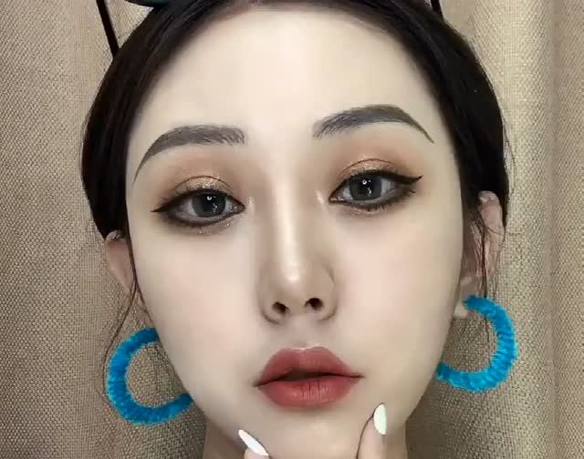 渣女气质夜店妆,时尚小姐姐亲自示范,超级简单易上手!