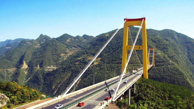 中国造桥技术又火了,8万吨大桥原地大旋转,造桥现场堪比拍大片!