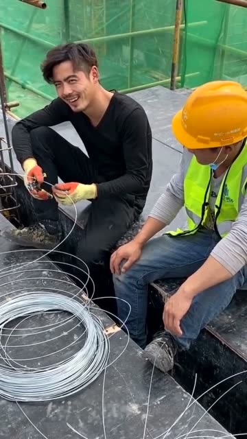 工地小哥撞脸杨烁,明明可以靠颜值,偏偏要靠实力!