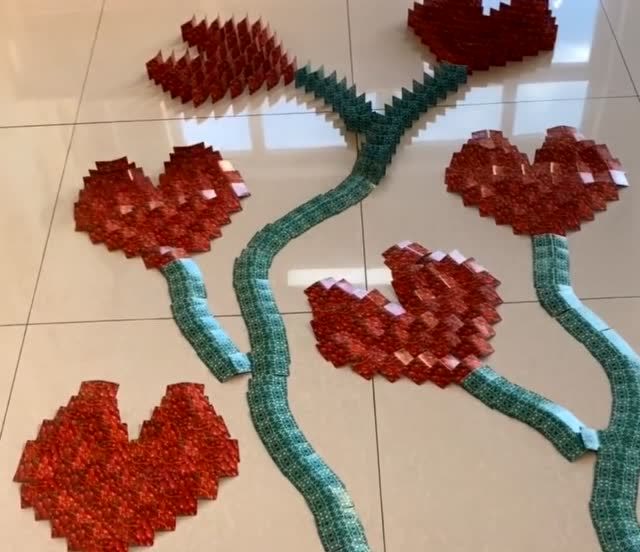 用扑克摆出的邓超孙俪,倒下去的那一瞬间,简直太让人羡慕了