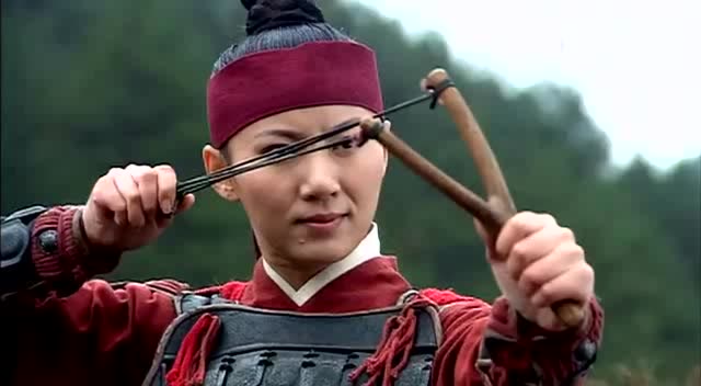 穆桂英挂帅:面对穆桂英的弹弓战术,杨七娘选择出肉来应付