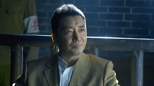 潜伏的地下党计划营救被俘的同志,让对方给小鬼子提供假情报