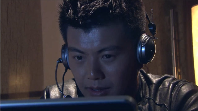 暗警:赵晓阳给周队提供线索,不料被马小鹏发现,他竟临危不惧!