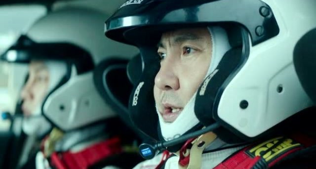 飞驰人生:张弛获得了新赛车,掐了一下身边的宇强,确认不是幻觉