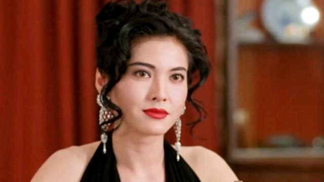 这才是女神该有的样子!又火辣又美艳,李婉华这袭泳装太爆表了