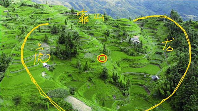 青龙白虎环抱,背靠青山,穴位凝聚,顶级的风水宝地!