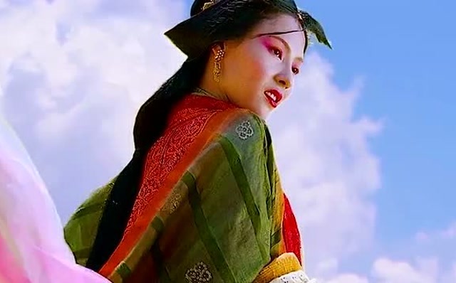 无极里,倾城到底是有多妖艳的女人,能让士兵放下兵器!