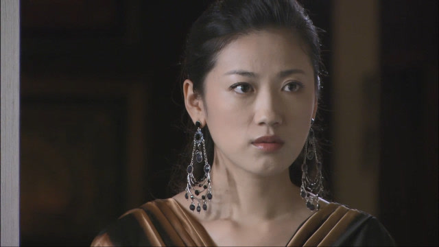 带泪梨花:菲菲崴脚被李佳扶进房,女老板看见他们亲密,竟生气了