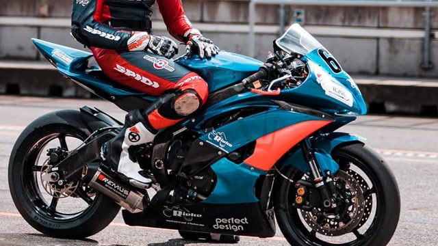 驾驶雅马哈r6改装赛道版