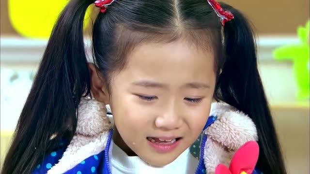 生死相依:素素很想妈妈,想去美国找妈妈,老师让蓝卓安慰素素