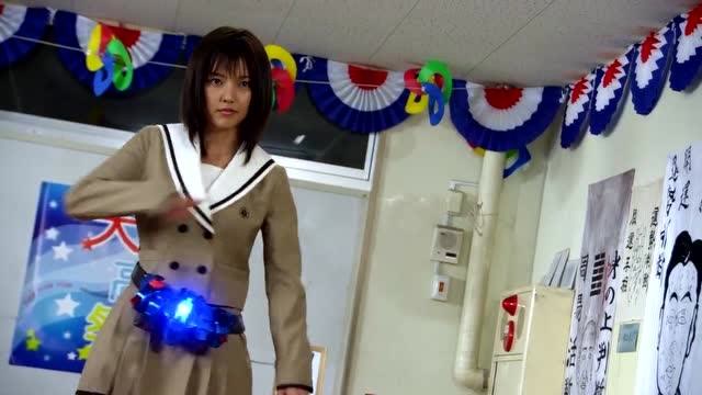 假面骑士fourze,萌妹子看不惯fourze的作战方式,自己变身打怪