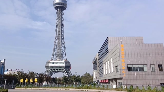 老刘第一次来到泰州,有幸参观了泰州电视塔