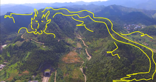 此地巨龙环绕大山,龙脉清晰可见,这才是极品风水宝地