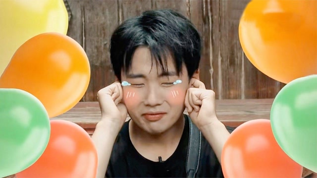 郭麒麟到底有多胆小?玩游戏被气球吓到表情包疯狂输出,太逗了!
