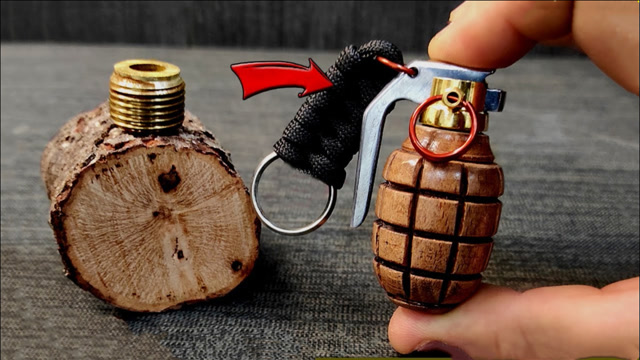 高手在民间牛人用木头打造手雷拉环一扯太赞了