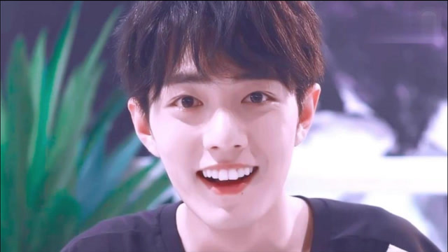 粉丝时隔18个月,发现曾与肖战同游迪士尼,戴狐狸耳朵笑得超开心