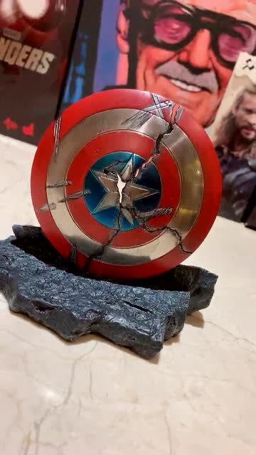 漫威美队盾牌:想知道灭霸的双刃是什么材料做的